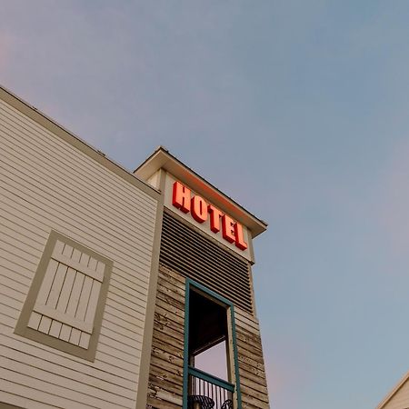 Hotel Whiskey In Pass Christian Exterior foto