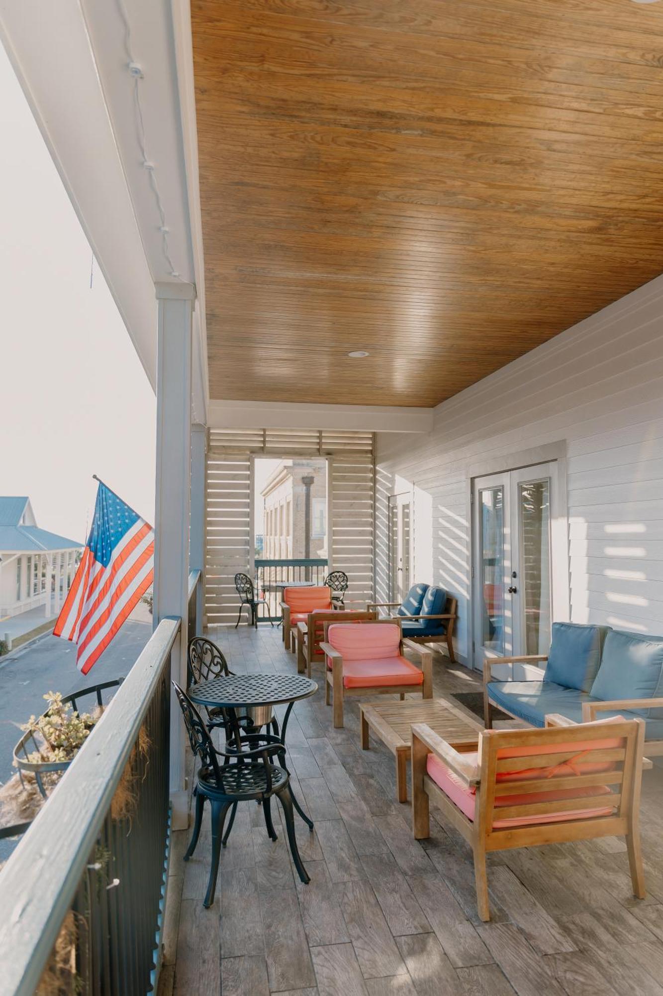 Hotel Whiskey In Pass Christian Exterior foto